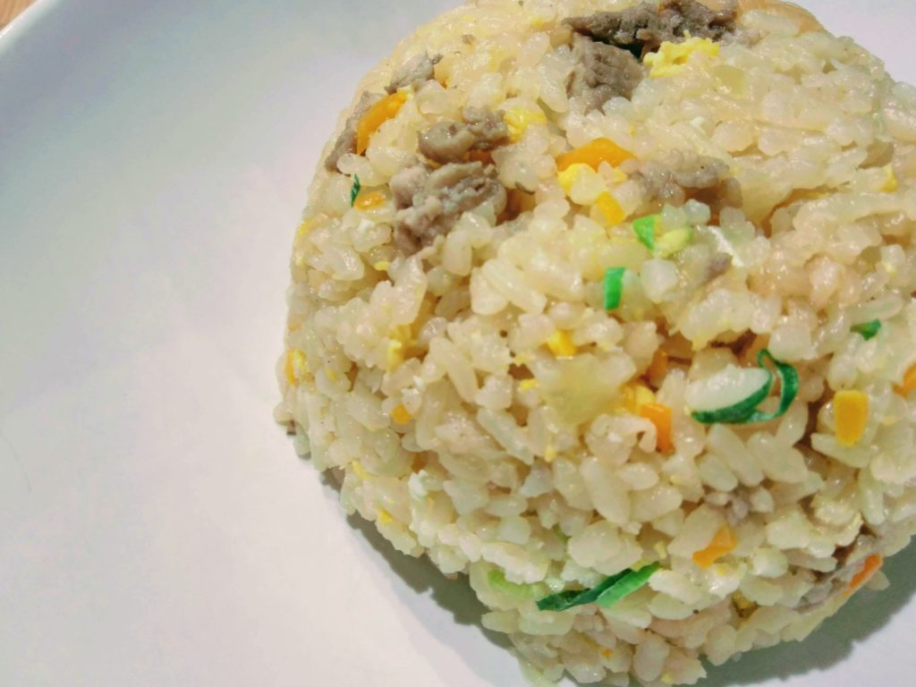 鉄フライパンでパラパラのチャーハン