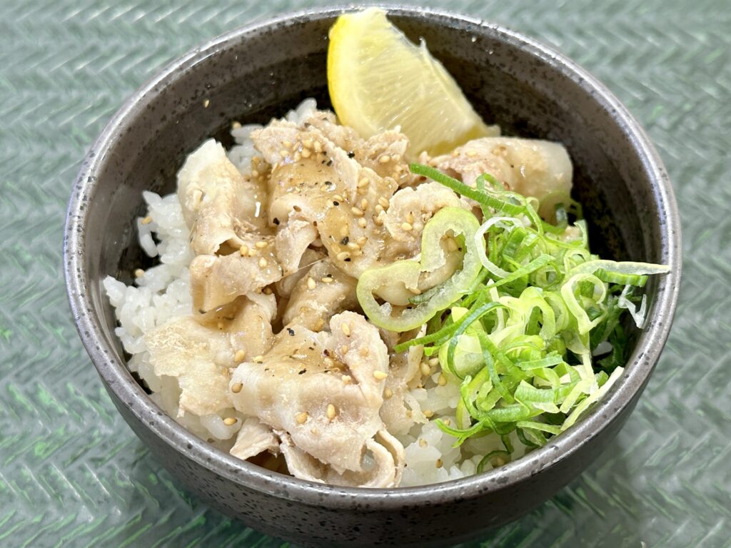 ネギ塩豚丼 ごま油香る仕上げ
