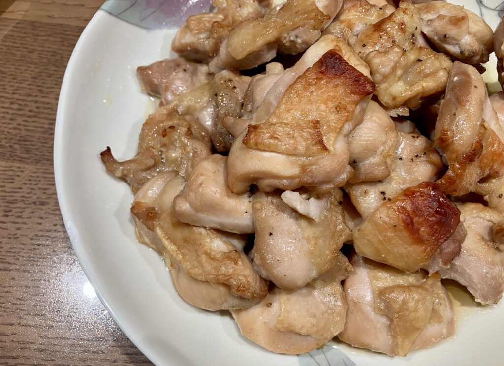 黄金比みそだれで香ばしく焼いた鶏肉