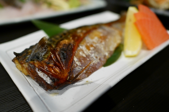 黄金比みそだれに漬け込んださばのみそ漬け焼き