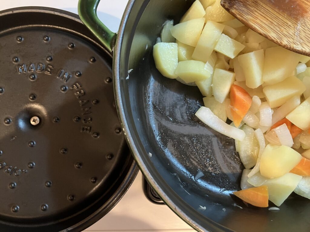 ストウブ鍋 フタのピコのおかげで無水朝も焦げつきにくい