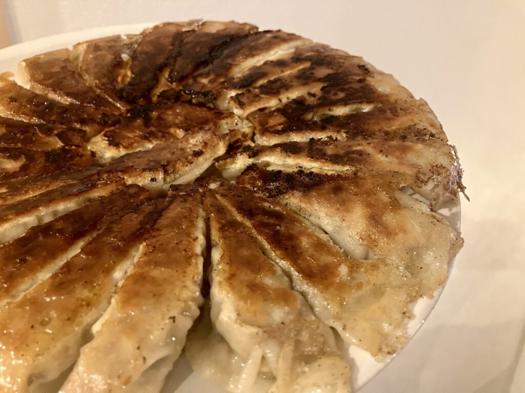 鉄フライパンで手作り餃子もパリパリの仕上がり