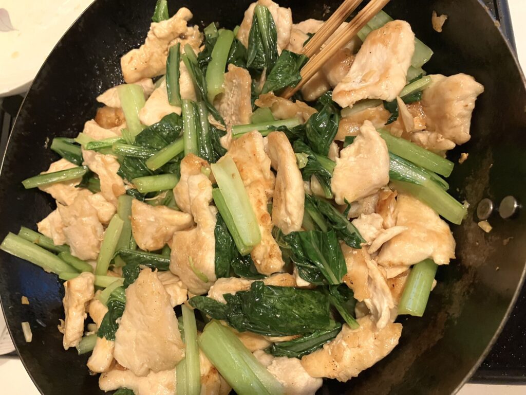 鶏むねと小松菜の醤油炒め